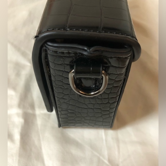 AKIRA NEVER LET YOU CROC STYLE HANDBAG - Picture 7 of 10